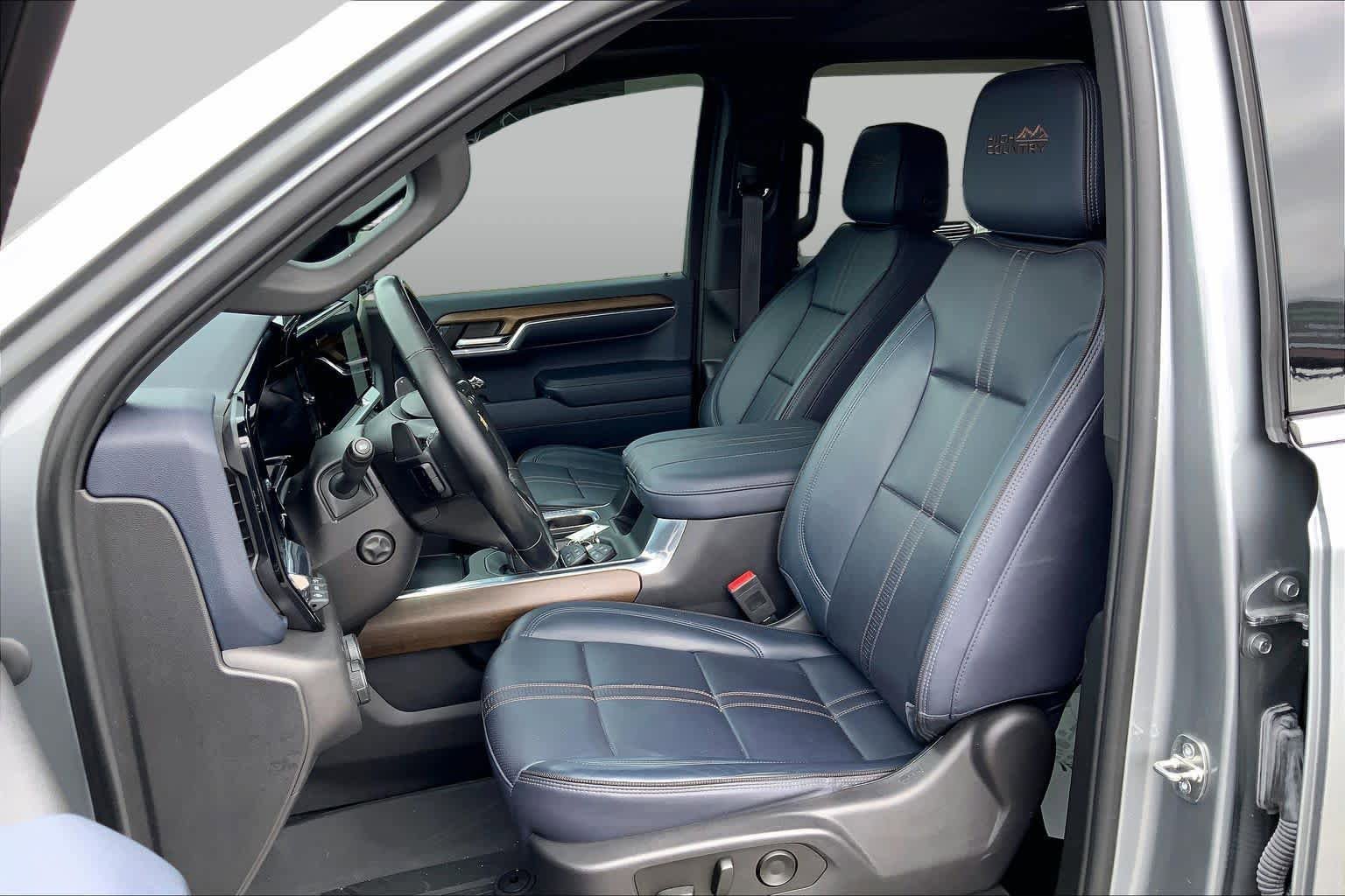 Used 2023 Chevrolet Silverado 1500 High Country w/ High Country Premium Package AWD/4WD image 8