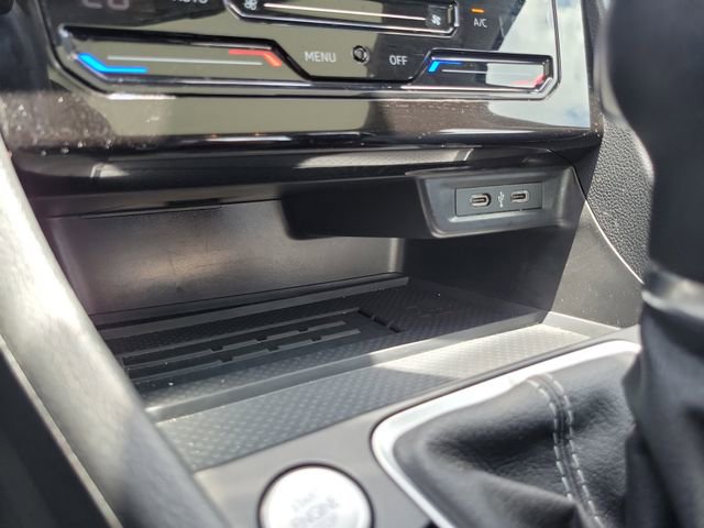 Used 2025 Volkswagen Jetta SE FWD image 27