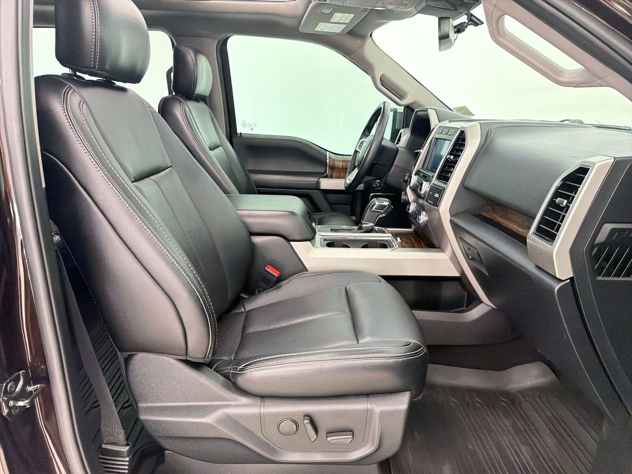 Certified 2020 Ford F150 Lariat w/ Equipment Group 502A Luxury image 30