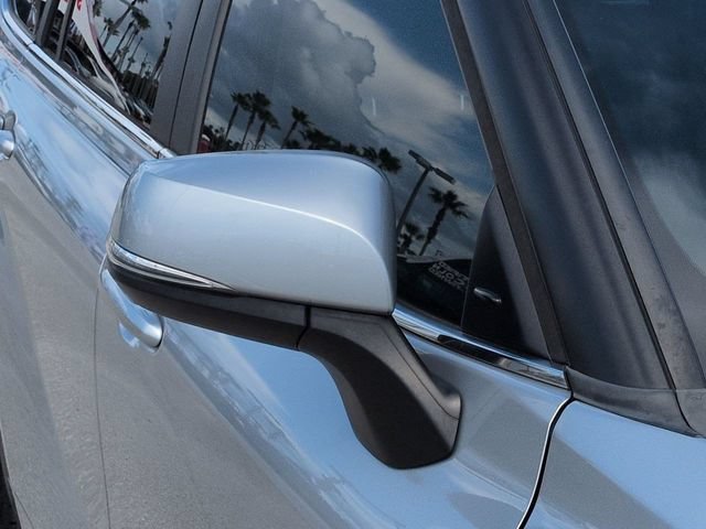 Used 2024 Toyota Highlander XLE AWD/4WD image 12