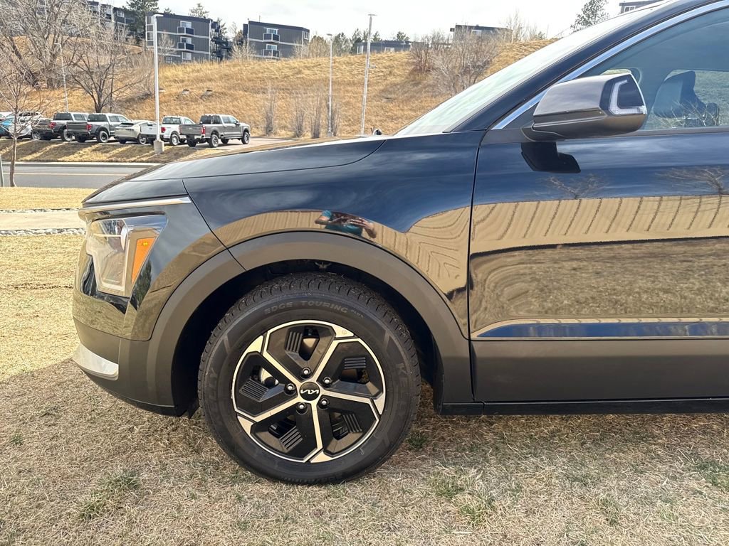 Used 2023 Kia Niro EX image 32