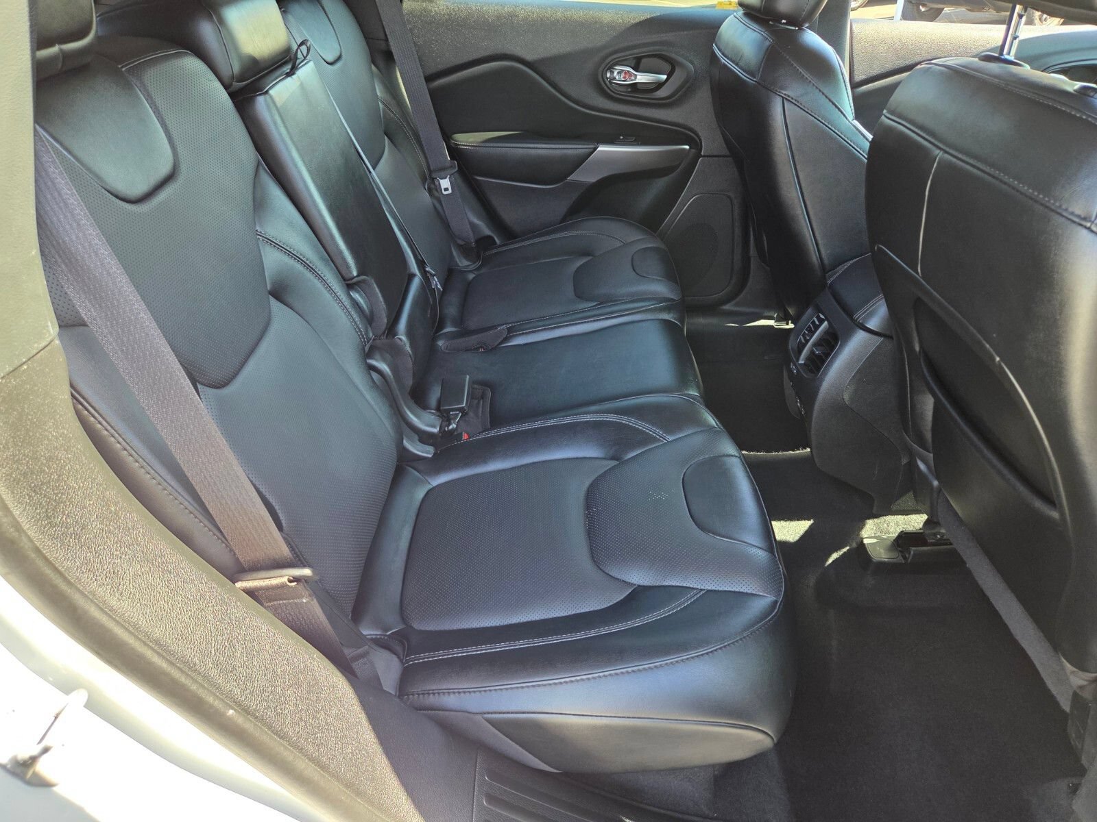 Used 2022 Jeep Cherokee Limited w/ Elite Package AWD/4WD image 15
