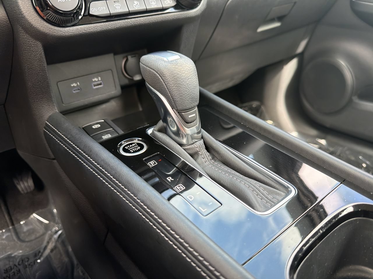 Used 2023 Nissan Kicks SR w/ SR Premium Package FWD image 22