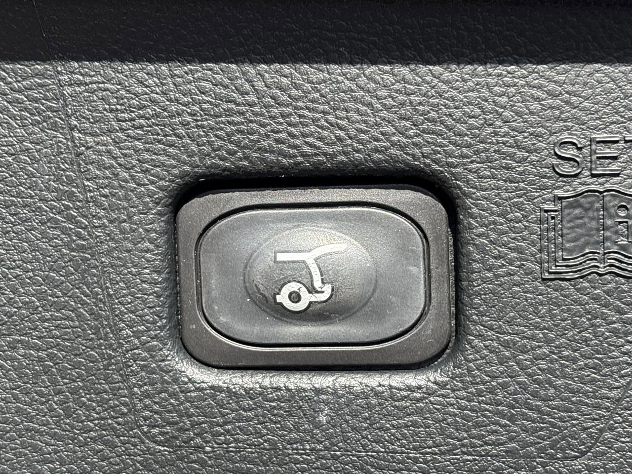 Certified 2022 Ford Edge SEL w/ Convenience Package image 9