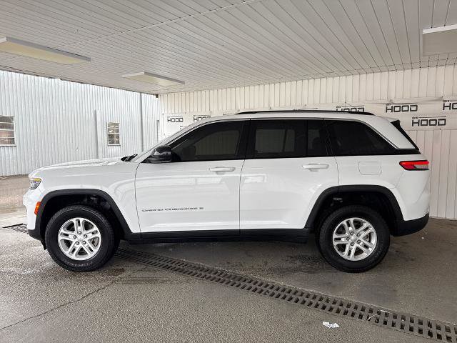 Used 2023 Jeep Grand Cherokee Laredo RWD image 24