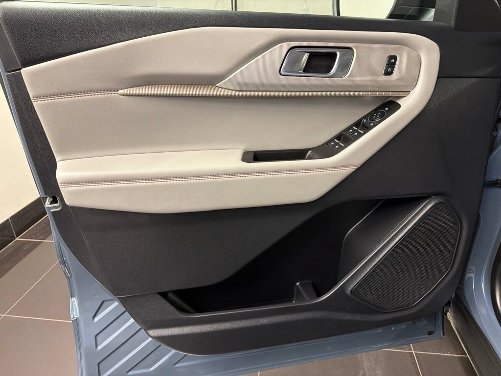 Certified 2025 Ford Explorer Active w/ Active Comfort Package AWD/4WD image 28