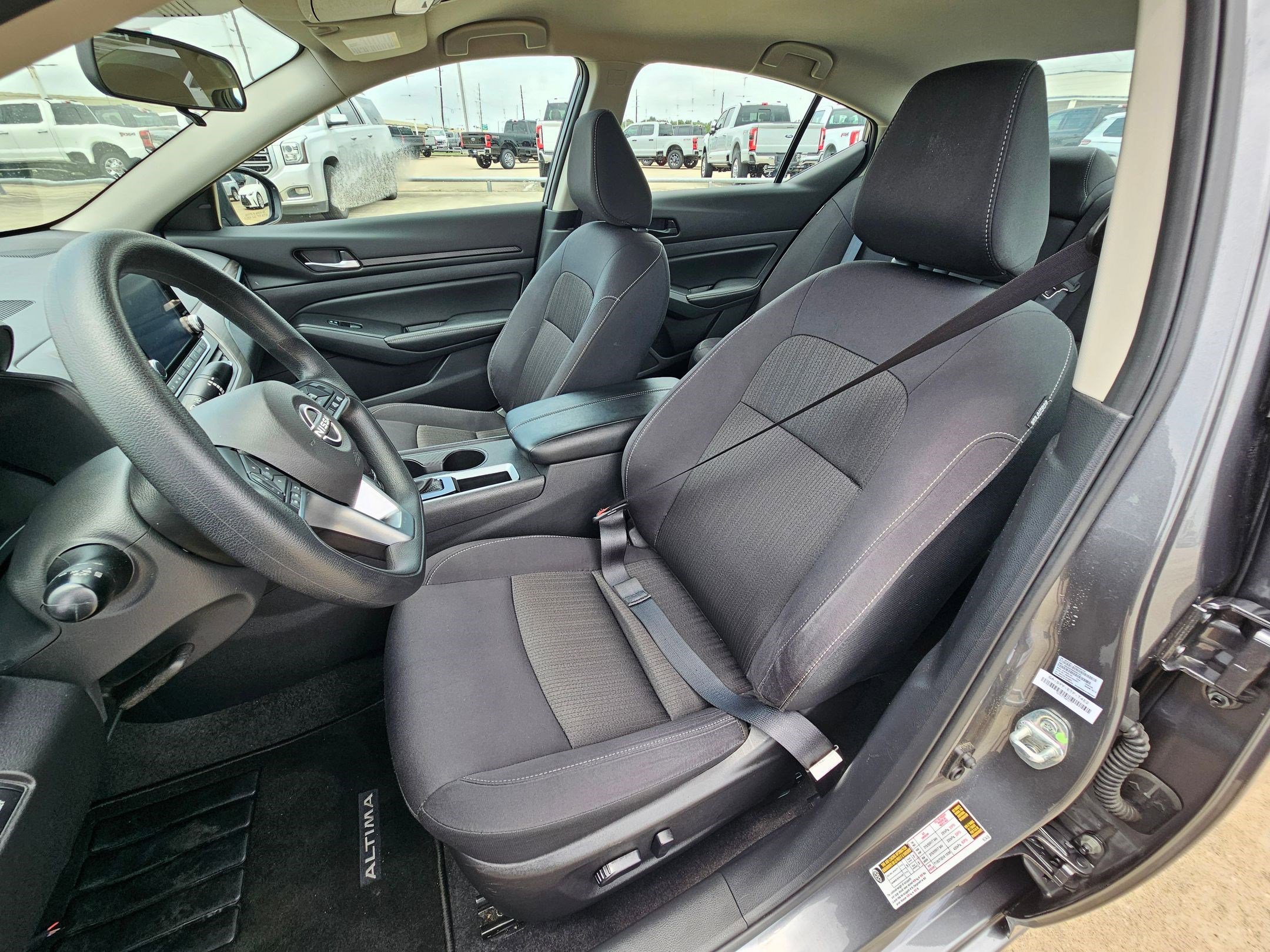 Used 2025 Nissan Altima 2.5 SV FWD image 17