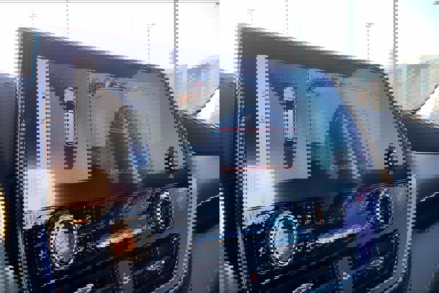 Used 2023 Toyota Highlander Limited image 28