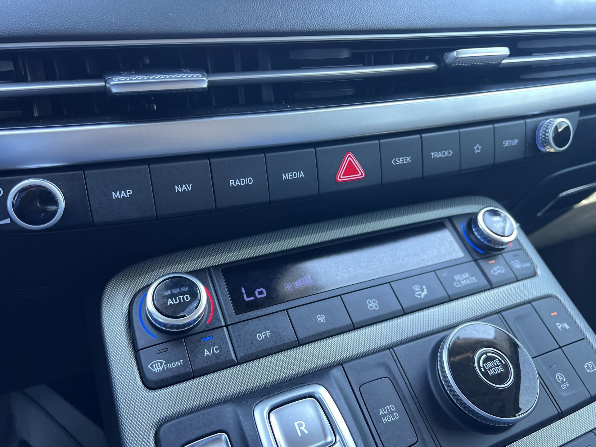 Used 2024 Hyundai Palisade SEL w/ Premium Package image 13