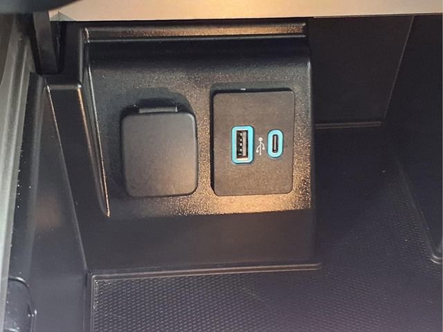 Certified 2020 Ford Explorer Platinum w/ Premium Technology Package image 17