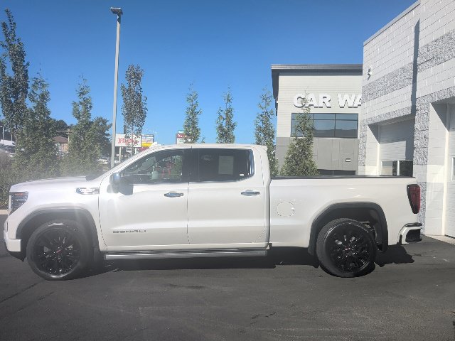 Used 2022 GMC Sierra 1500 Denali w/ Denali Reserve Package AWD/4WD image 2