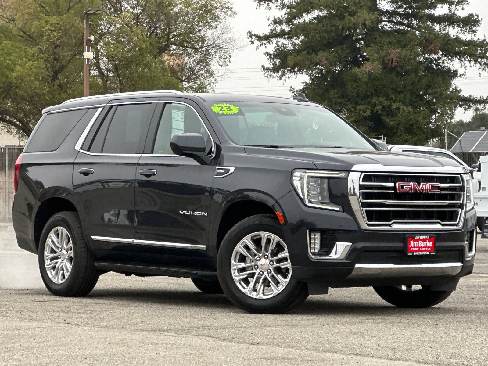 Used 2023 GMC Yukon SLT image 1