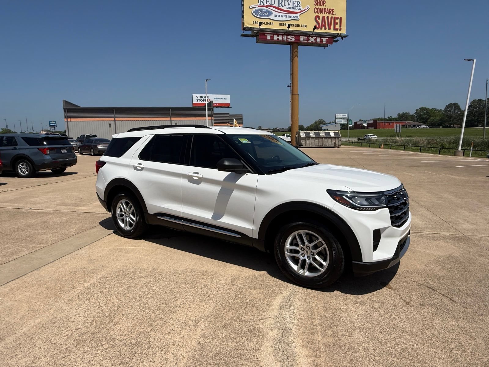 Certified 2025 Ford Explorer Active w/ Active Comfort Package RWD image 3