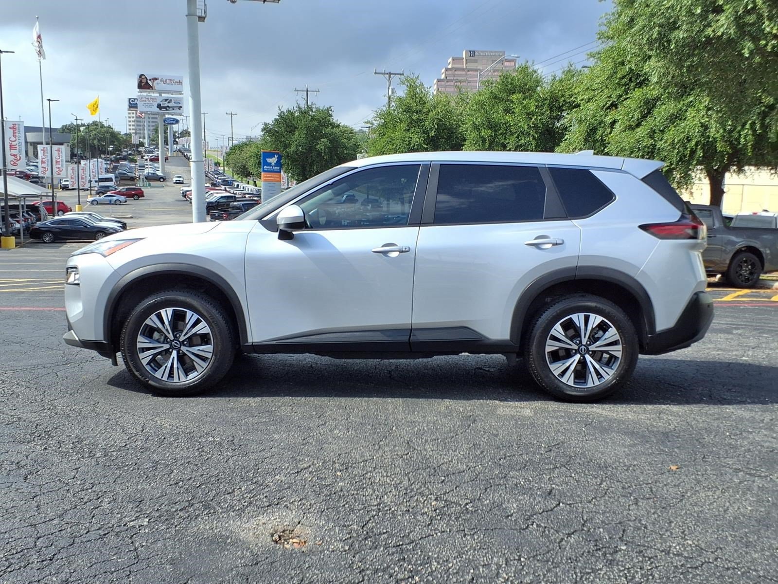 Used 2023 Nissan Rogue SV AWD/4WD image 8