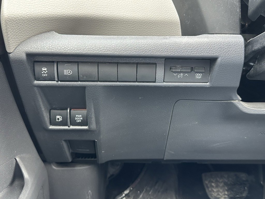 Used 2021 Toyota Sienna XLE image 26