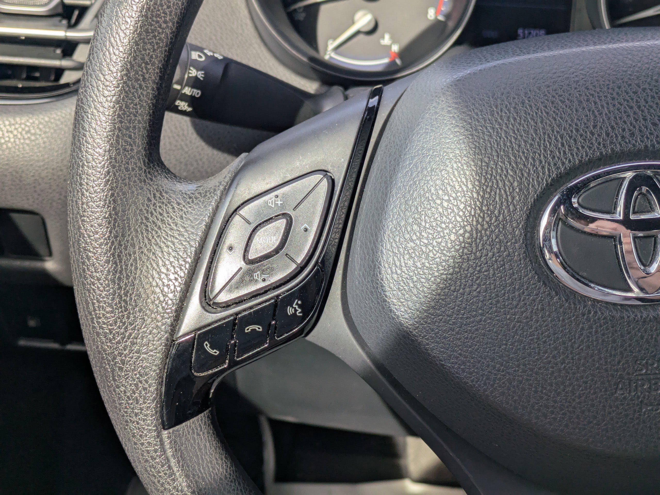Used 2019 Toyota C-HR LE image 15