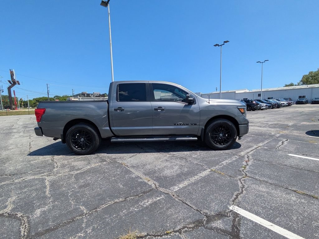 Used 2019 Nissan Titan SV w/ SV Convenience Package RWD image 3