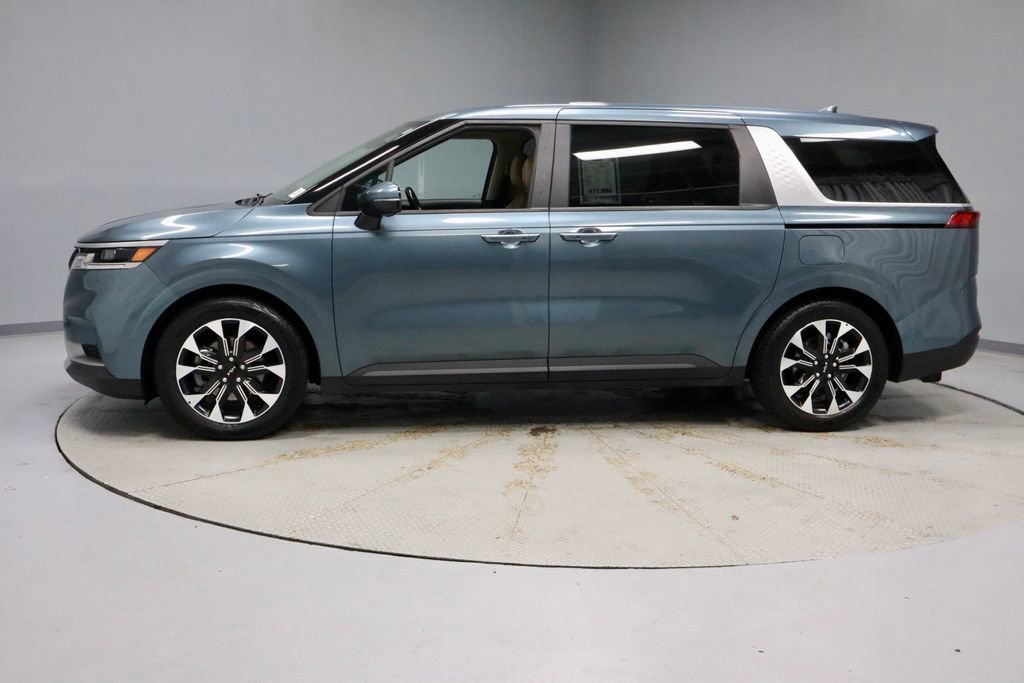 Used 2023 Kia Carnival EX FWD image 8