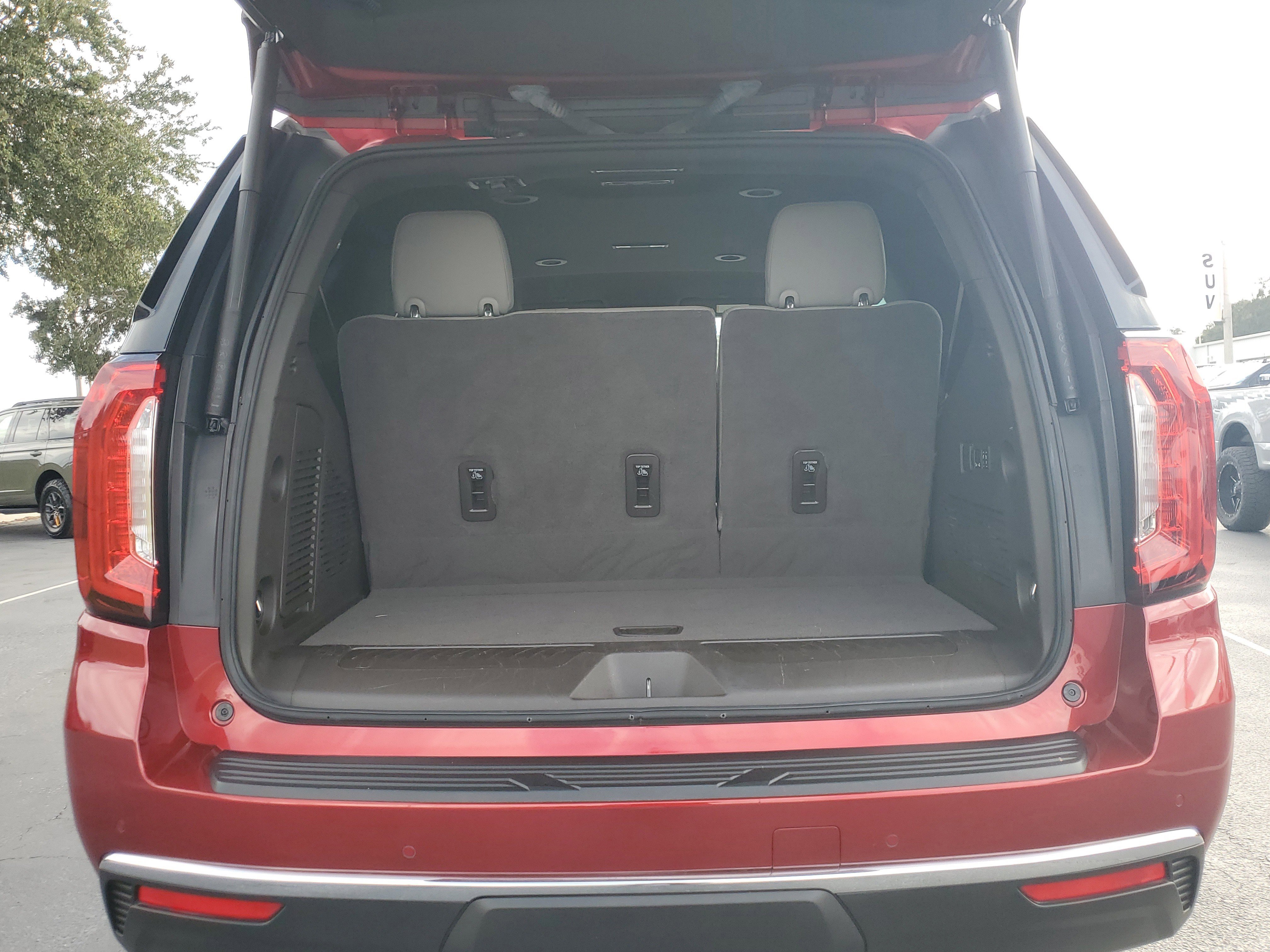 Used 2023 GMC Yukon SLT w/ SLT Luxury Package image 10