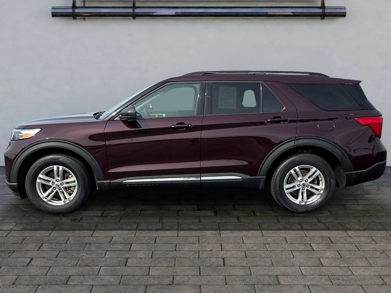 Certified 2023 Ford Explorer XLT w/ Equipment Group 202A AWD/4WD image 6