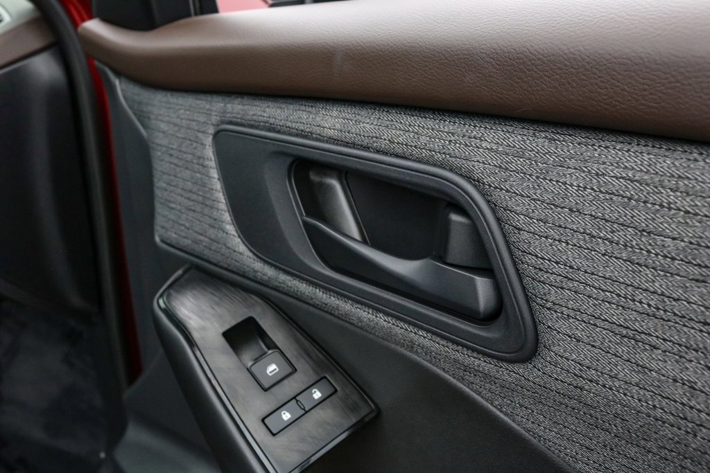 Used 2023 Nissan Rogue S image 22