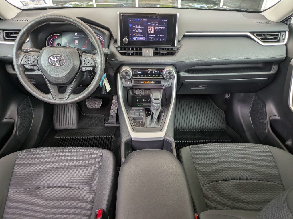 Used 2024 Toyota RAV4 LE FWD image 4