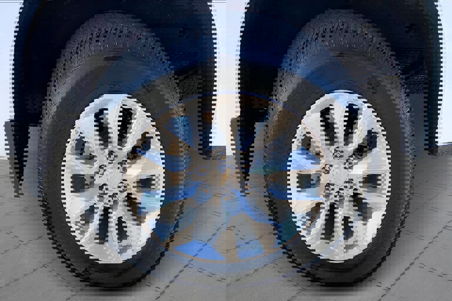 Used 2023 Chevrolet Silverado 1500 Custom image 9