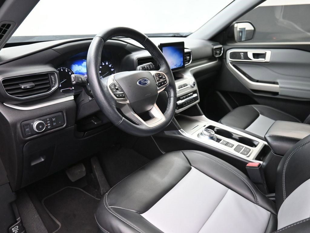 Certified 2022 Ford Explorer XLT w/ Equipment Group 202A image 18