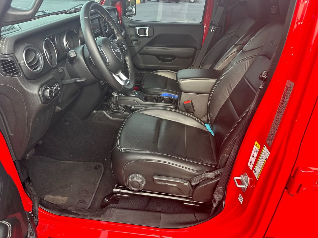 Used 2018 Jeep Wrangler Unlimited Sahara AWD/4WD image 9