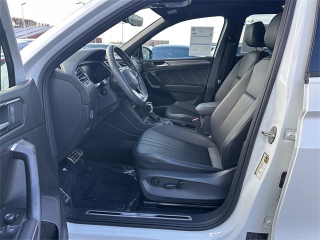 Used 2023 Volkswagen Tiguan SE R-Line image 19