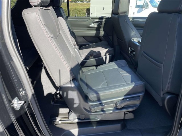 Used 2023 Chevrolet Suburban RST w/ Sport Performance Package image 31
