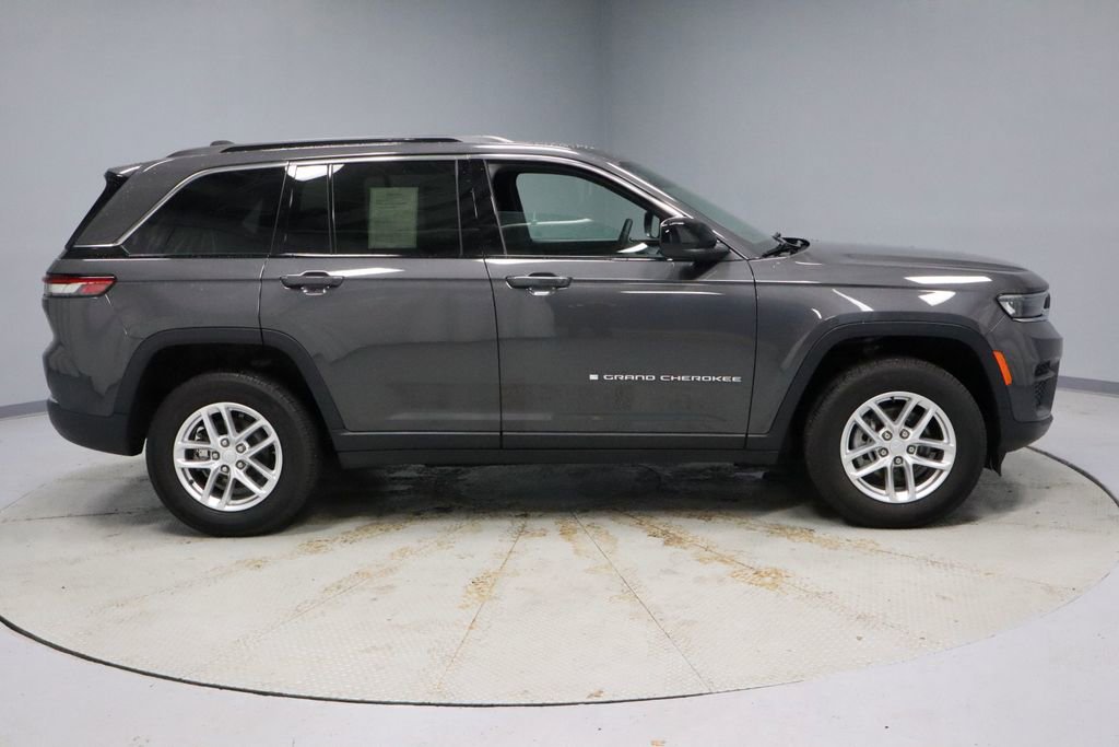 Used 2024 Jeep Grand Cherokee Laredo X w/ Luxury Tech Group I AWD/4WD image 12