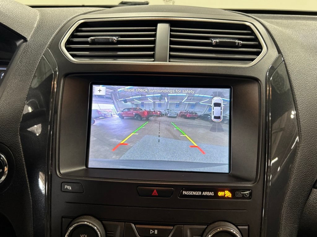 Certified 2019 Ford Explorer XLT w/ Equipment Group 202A AWD/4WD image 21