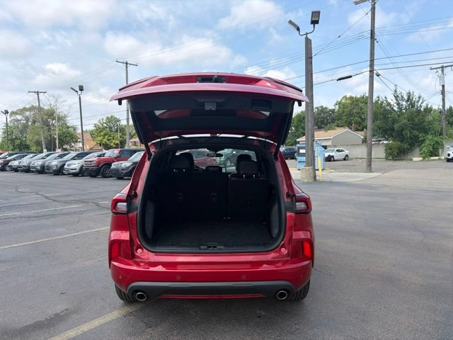 Certified 2024 Ford Escape ST-Line w/ Tech Pack #1 AWD/4WD image 9