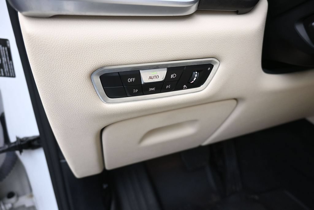 Used 2022 BMW X5 xDrive40i w/ Premium Package AWD/4WD image 13