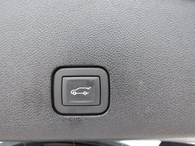 Used 2025 Cadillac XT6 Luxury FWD image 23