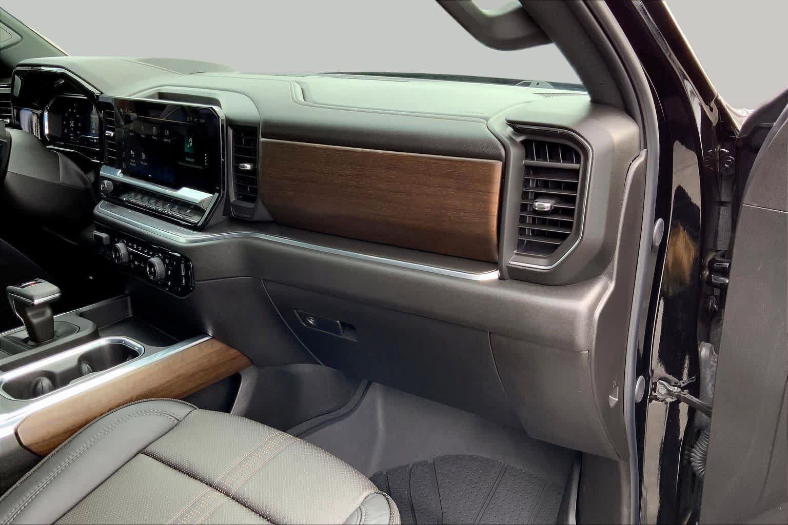 Used 2024 Chevrolet Silverado 1500 High Country w/ Midnight Edition AWD/4WD image 19