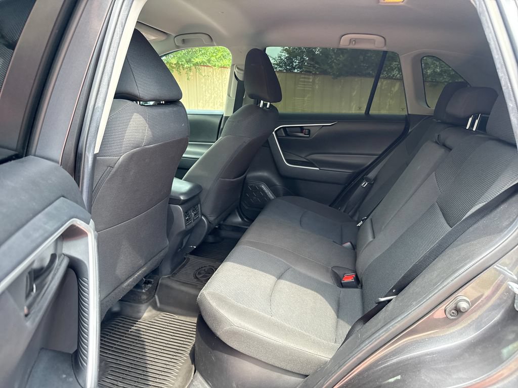 Used 2021 Toyota RAV4 LE AWD/4WD image 21