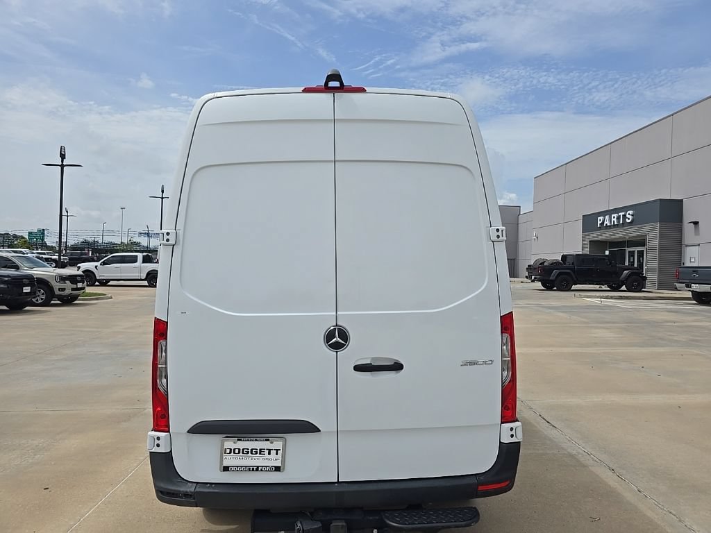 Used 2024 Mercedes-Benz Sprinter 2500 image 7