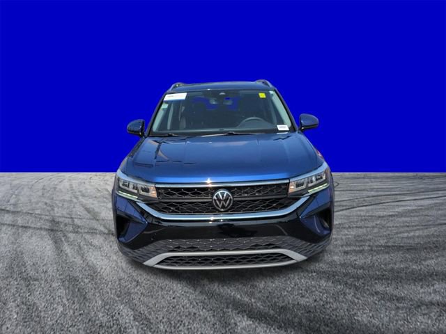 Used 2024 Volkswagen Taos SE w/ Panoramic Sunroof Package FWD image 9