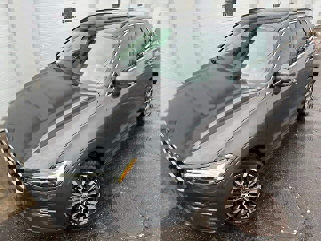 Used 2022 Volvo XC60 B5 Momentum w/ Climate Package