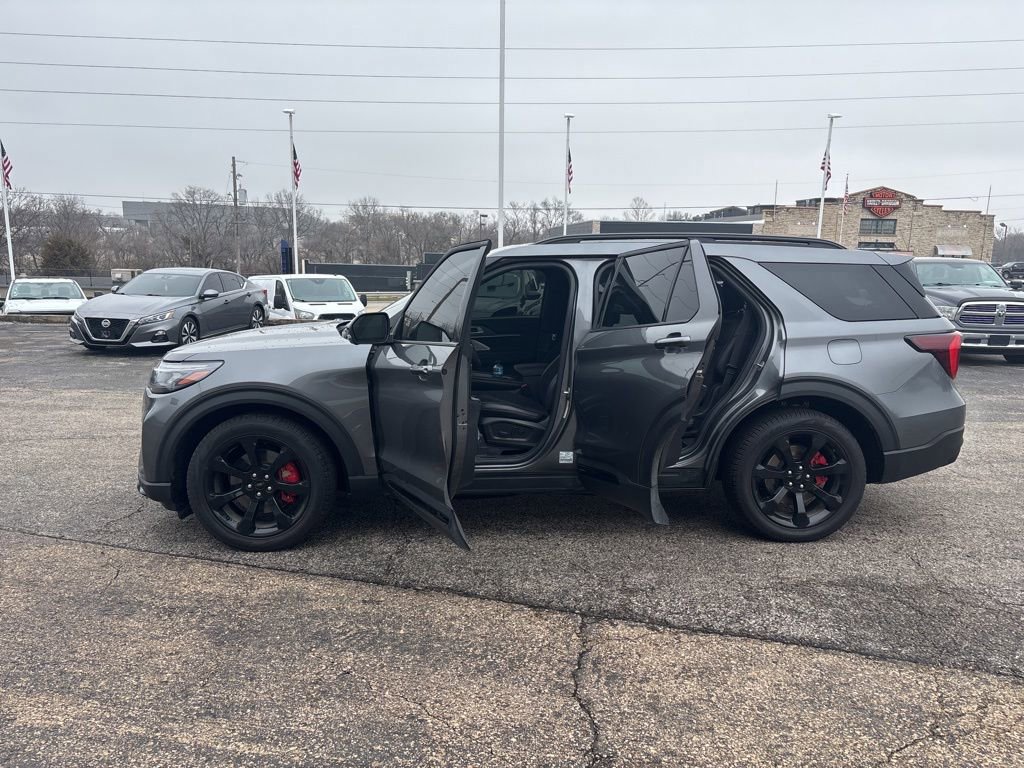 Certified 2025 Ford Explorer ST w/ Sun And Sound Package image 7