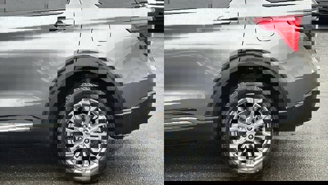 Certified 2022 Ford Explorer XLT w/ Equipment Group 202A image 9