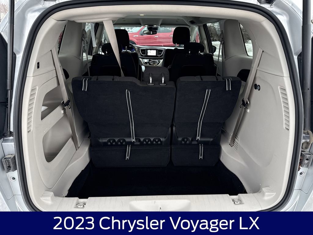Used 2023 Chrysler Voyager LX image 17