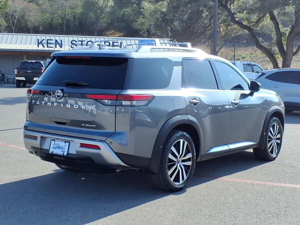 Used 2023 Nissan Pathfinder Platinum image 3