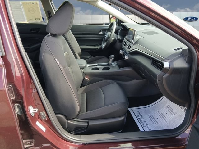 Used 2025 Nissan Altima 2.5 SV FWD image 15