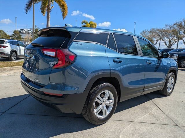 Used 2024 GMC Terrain SLE image 4
