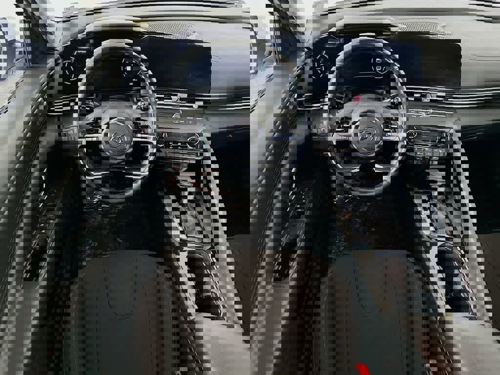 Used 2023 Hyundai Elantra SEL w/ Convenience Package image 9