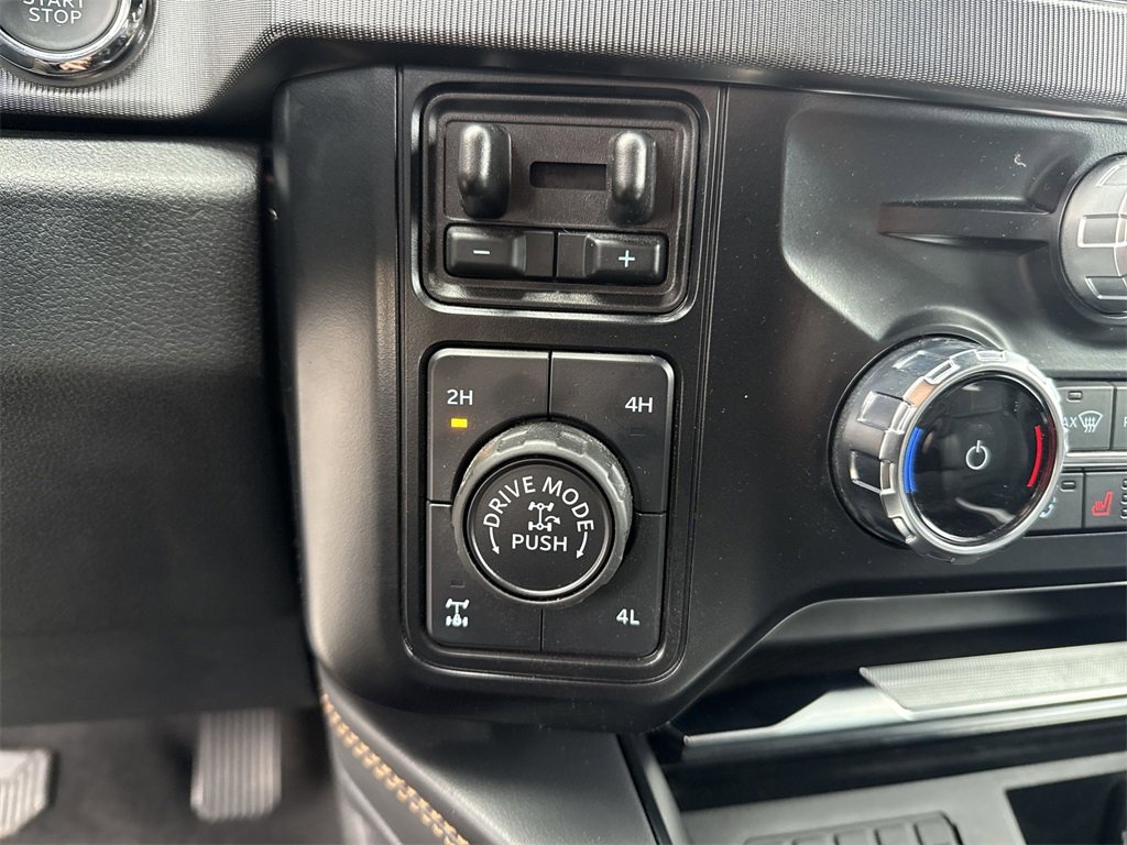 Certified 2024 Ford F350 Platinum w/ Tremor Off-Road Package image 32