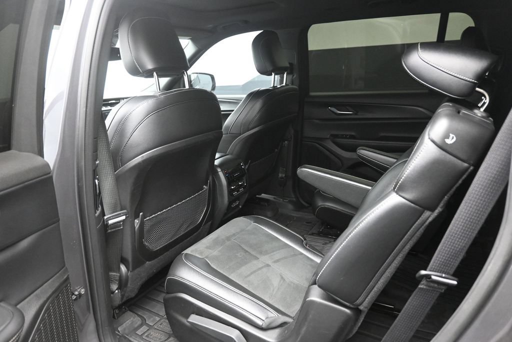 Used 2024 Jeep Grand Cherokee L Altitude RWD image 25